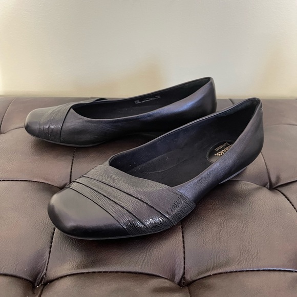 Clarks flats - Picture 5 of 7